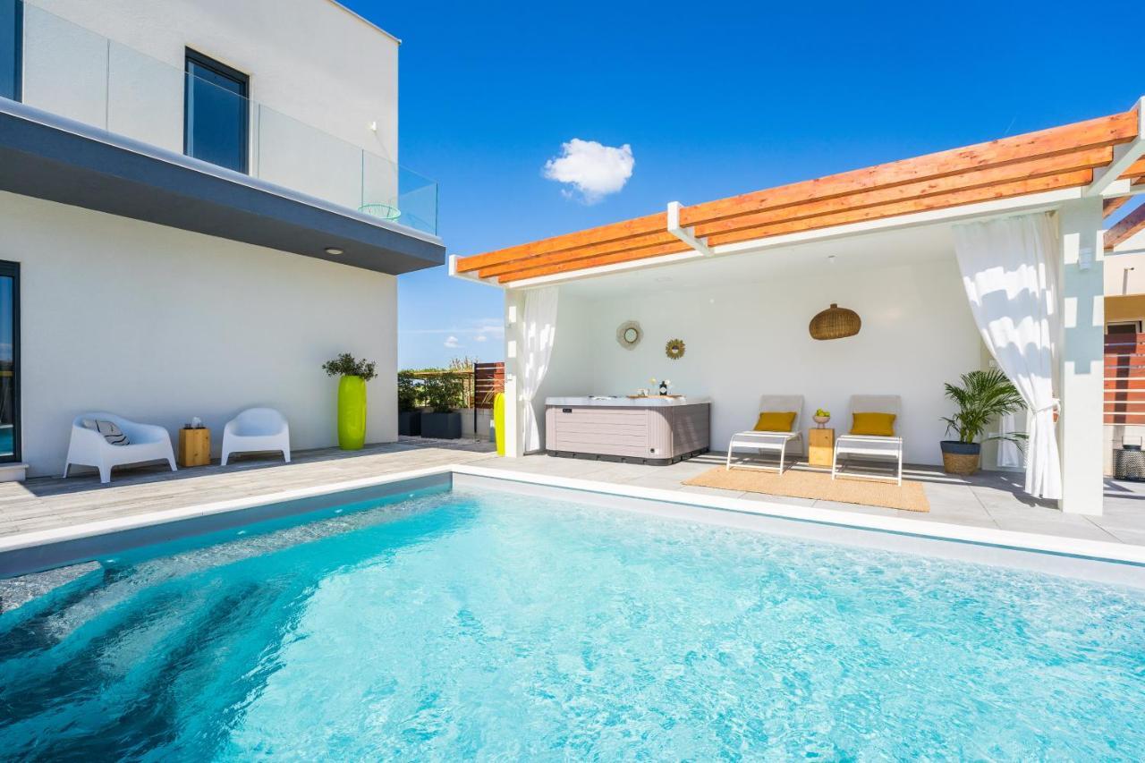 Villa Olea With Heated Pool And Jacuzzi Sukošan Kültér fotó